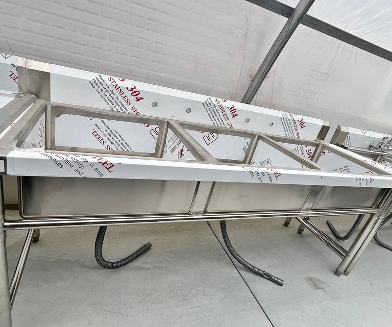 79'' CHEF Three Tub Sink with Centre Drain & No Drainboard CH-2017