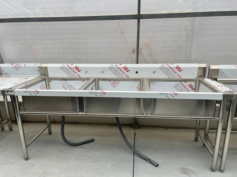 79'' CHEF Three Tub Sink with Centre Drain & No Drainboard CH-2017